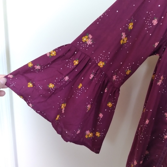 Old Navy Burgundy Floral Lightweight Ruffle Trim Swing Top Size Medium - Picture 5 of 9